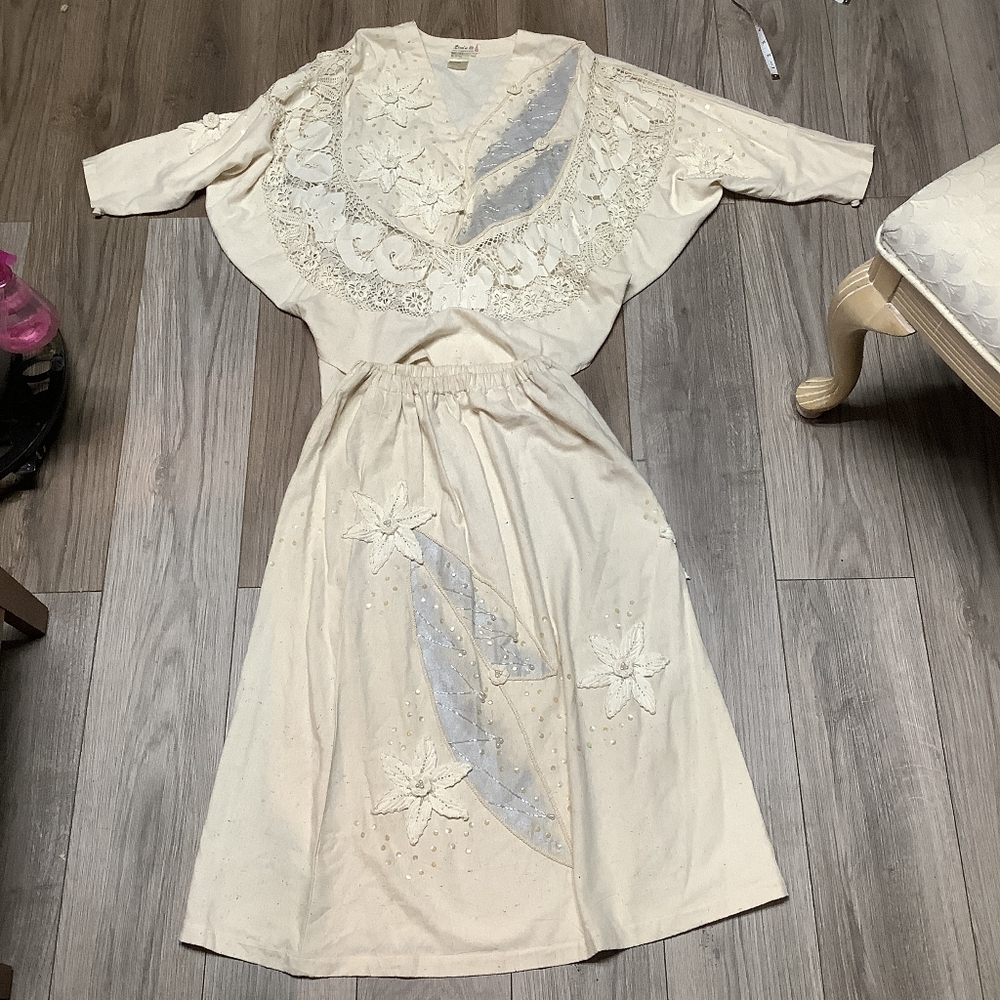 100% silk 2pc Vintage Lim’s crochet suit